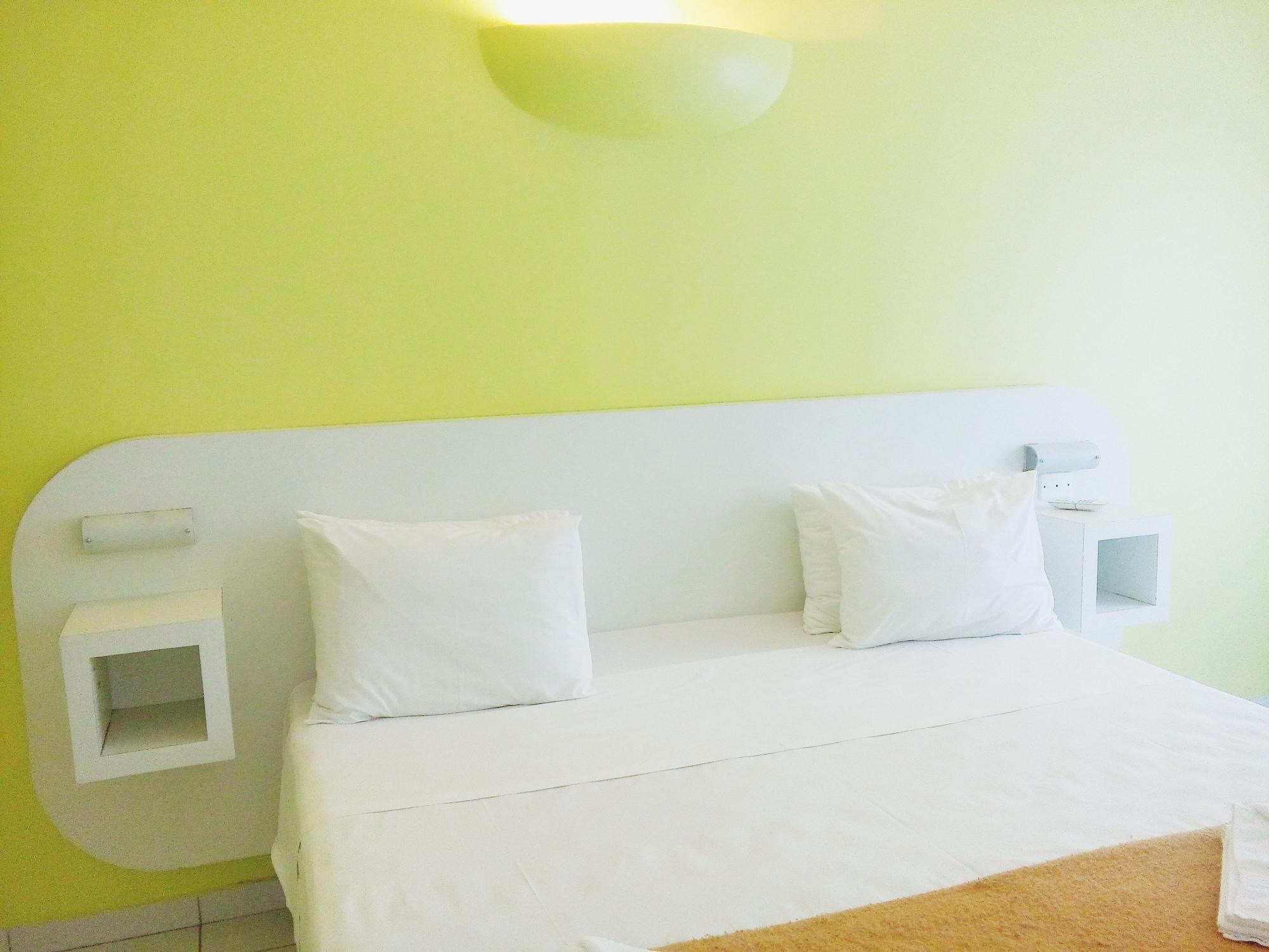 Delphin Beach Hotel กัวรูจา ภายนอก รูปภาพ